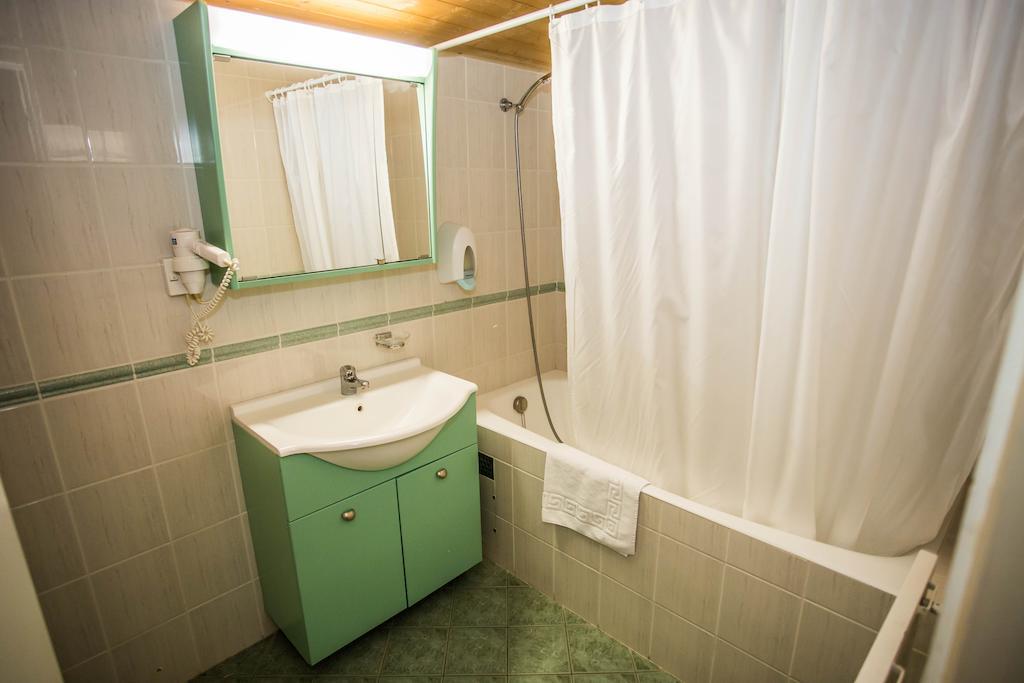 Des Masques Hotell Anzère Exteriör bild